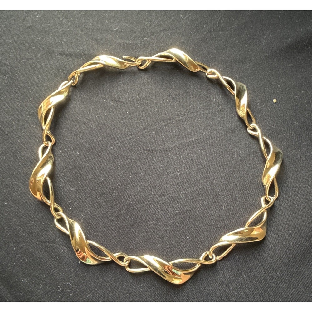 Vintage Trifari Signed Gold Tone Chain Link Necklace w/ Hook Closure